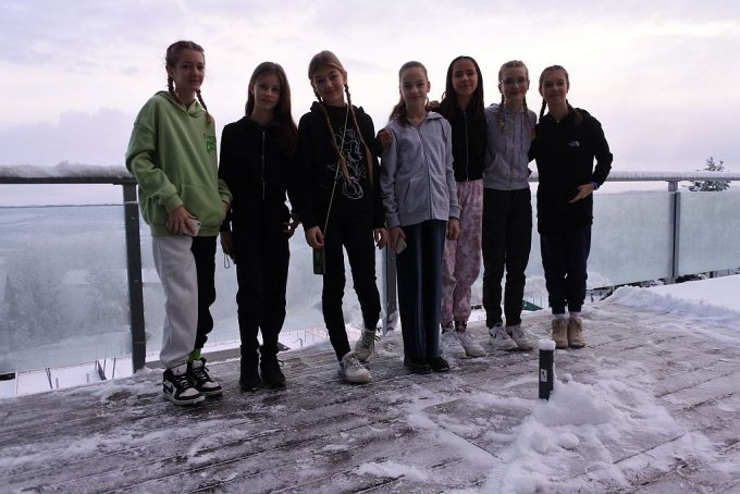 Šesťáci ZŠ Školní na lyžích