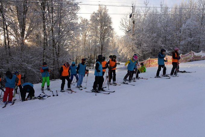 Šesťáci ZŠ Školní na lyžích