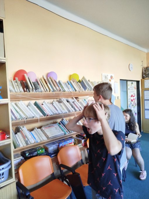 Literární večer spojený se spaním ve škole.