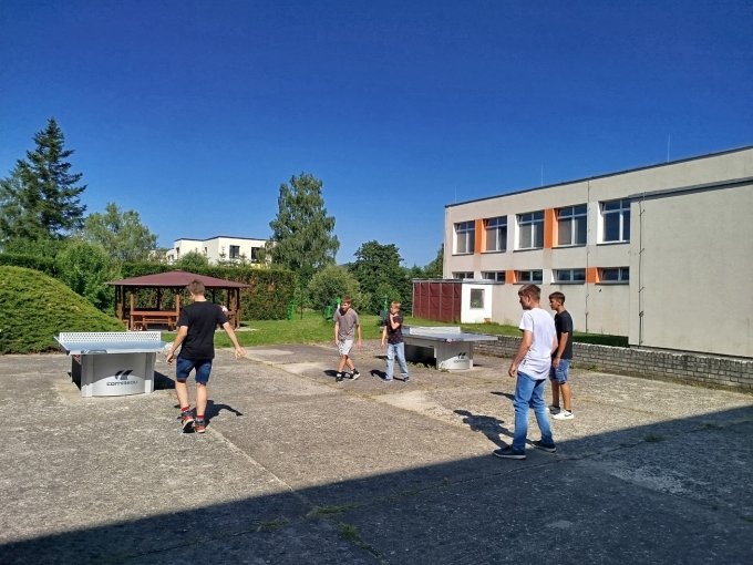 Literární večer spojený se spaním ve škole.