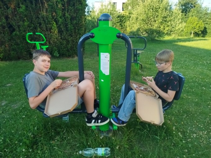 Literární večer spojený se spaním ve škole.