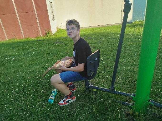 Literární večer spojený se spaním ve škole.