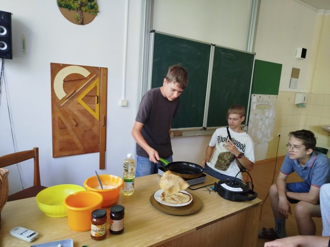 Projektový den - palačinkový dort
