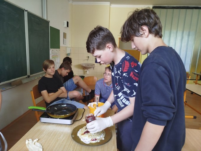 Projektový den - palačinkový dort