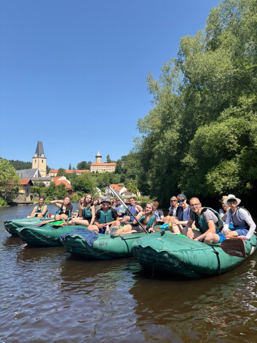 Školní výlet na raftech – deváťáci na Vltavě